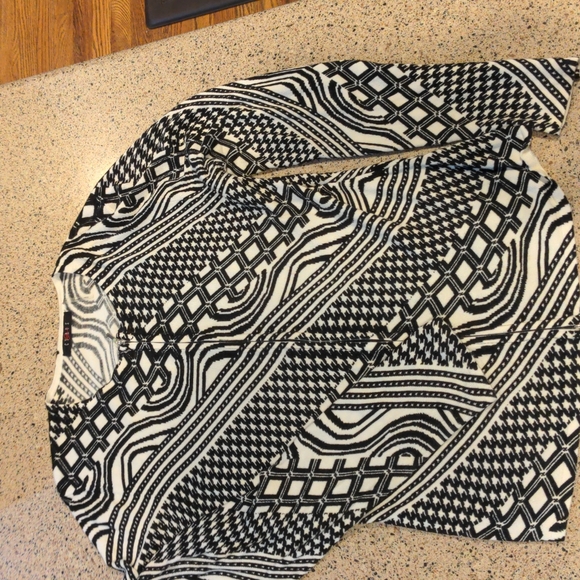 CYRUS Black and White Zippered Sweater. Abstract blk/white pattern. - Picture 1 of 4